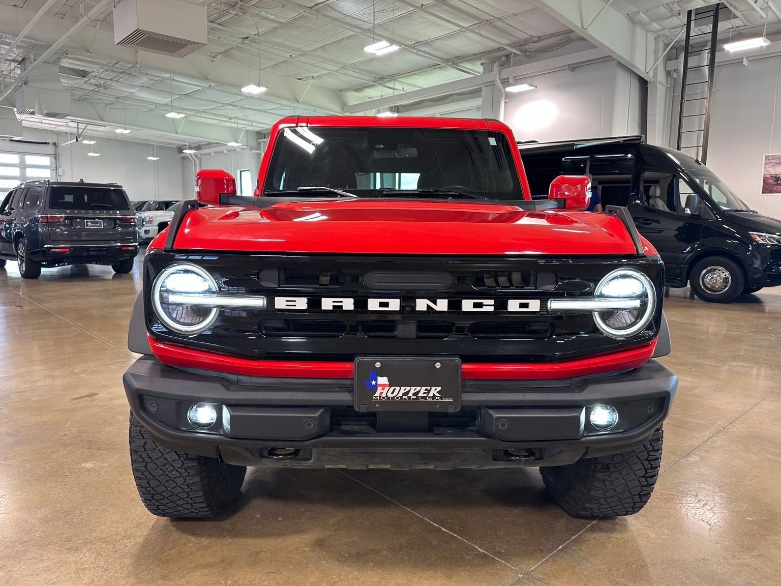 Used 2023 Ford Bronco Outer Banks w/ Sasquatch Package AWD/4WD image 2