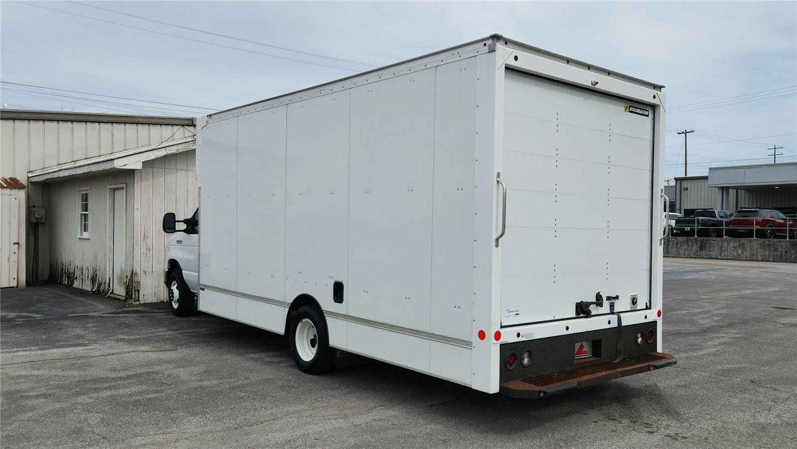 Used 2022 Ford E-450 and Econoline 450 Super Duty RWD image 3