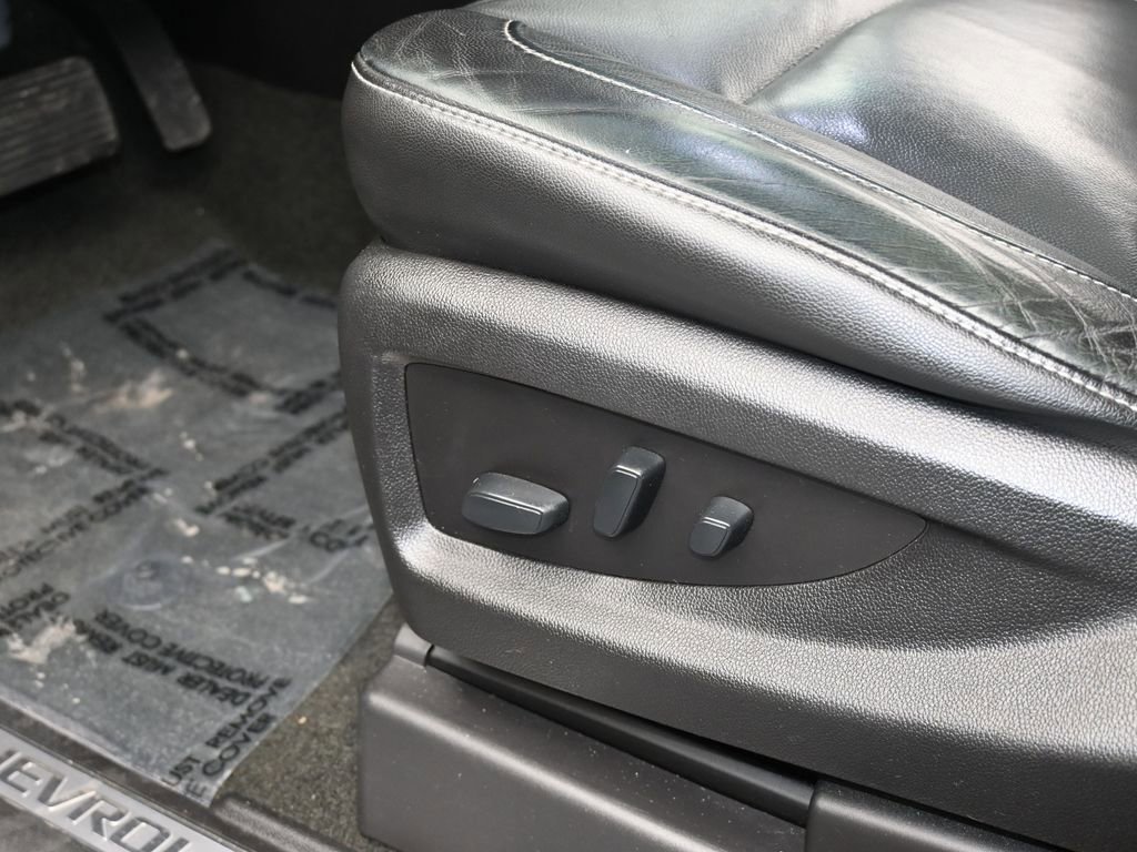 Used 2018 Chevrolet Suburban LT image 14