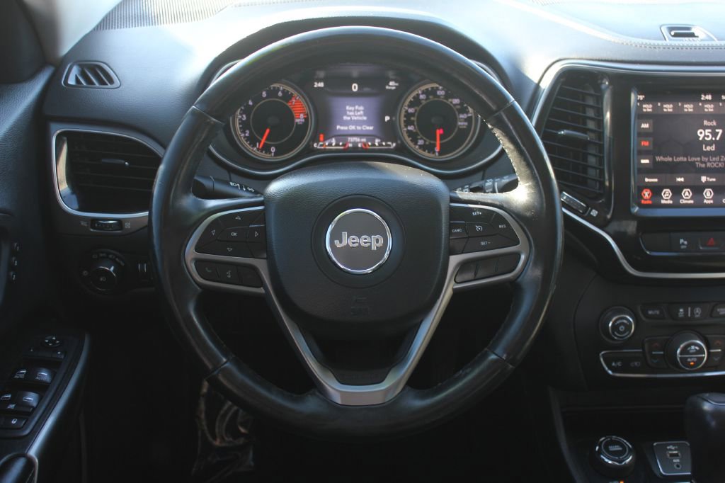 Used 2019 Jeep Cherokee Limited image 11