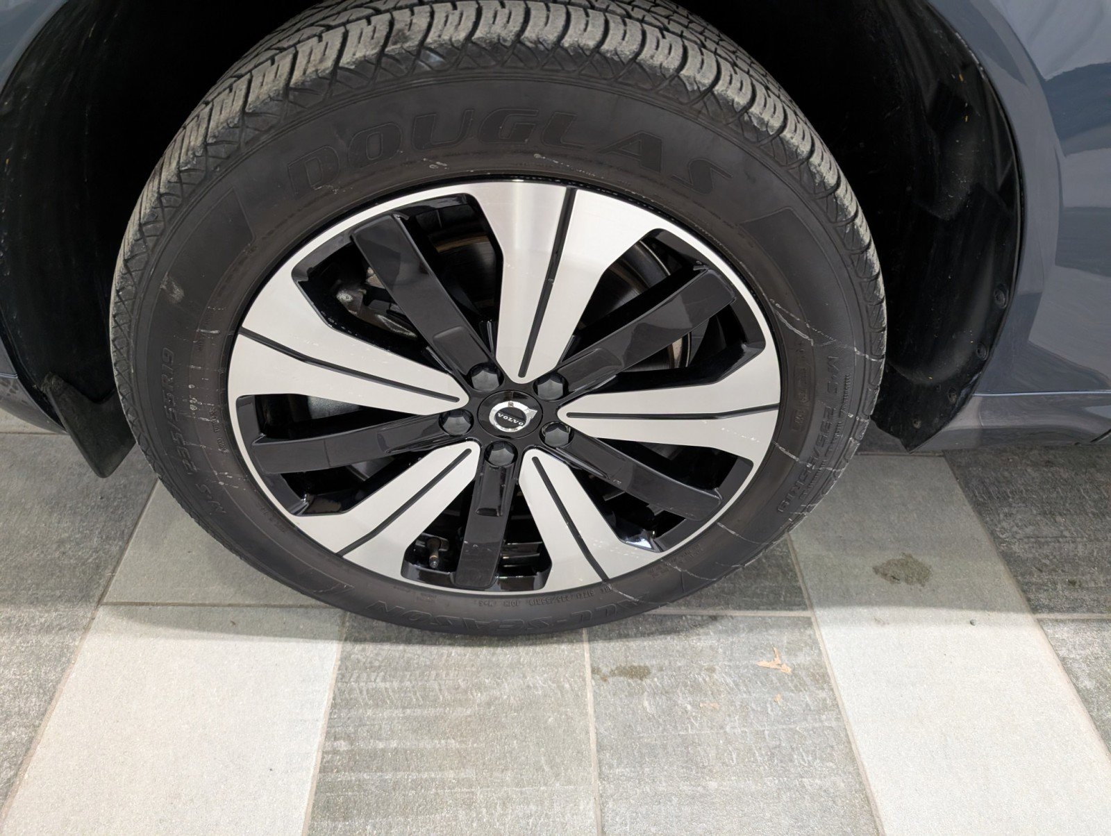 Used 2023 Volvo XC60 T8 Core image 7