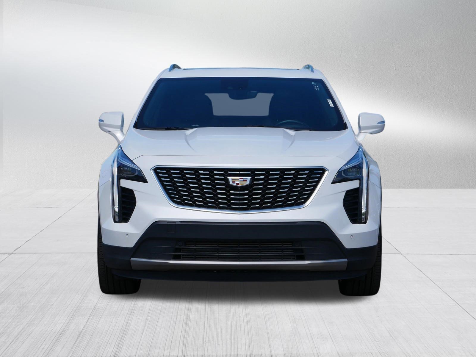 Used 2022 Cadillac XT4 Premium Luxury w/ Technology Package AWD/4WD image 2