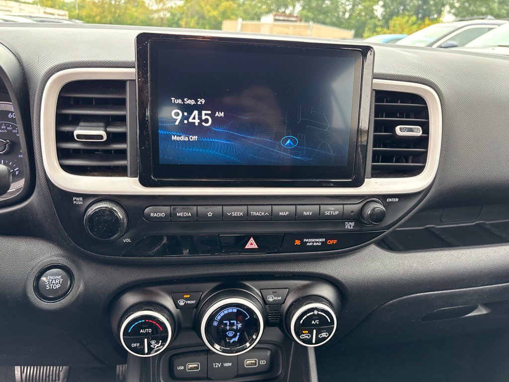 Used 2022 Hyundai Venue Limited FWD image 18