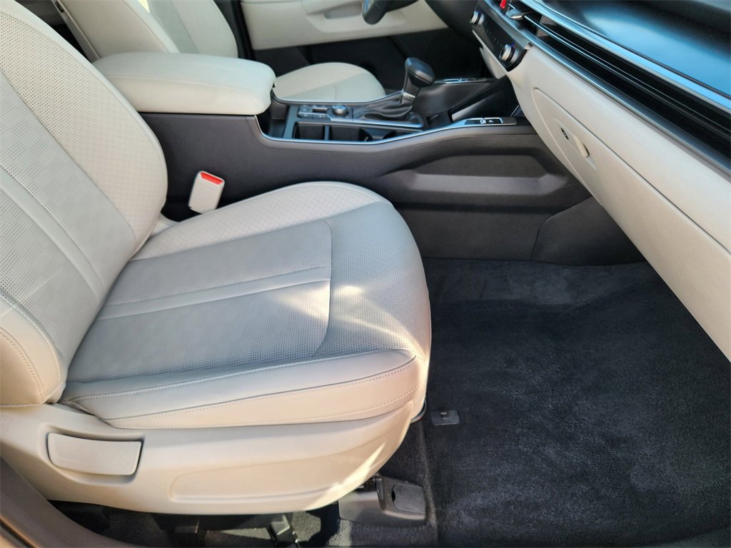 Certified 2024 Kia Sorento S w/ Panoramic Sunroof Package image 16