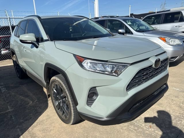 Used 2021 Toyota RAV4 XLE Premium FWD image 3
