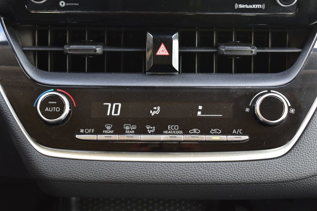 Used 2021 Toyota Corolla LE image 31