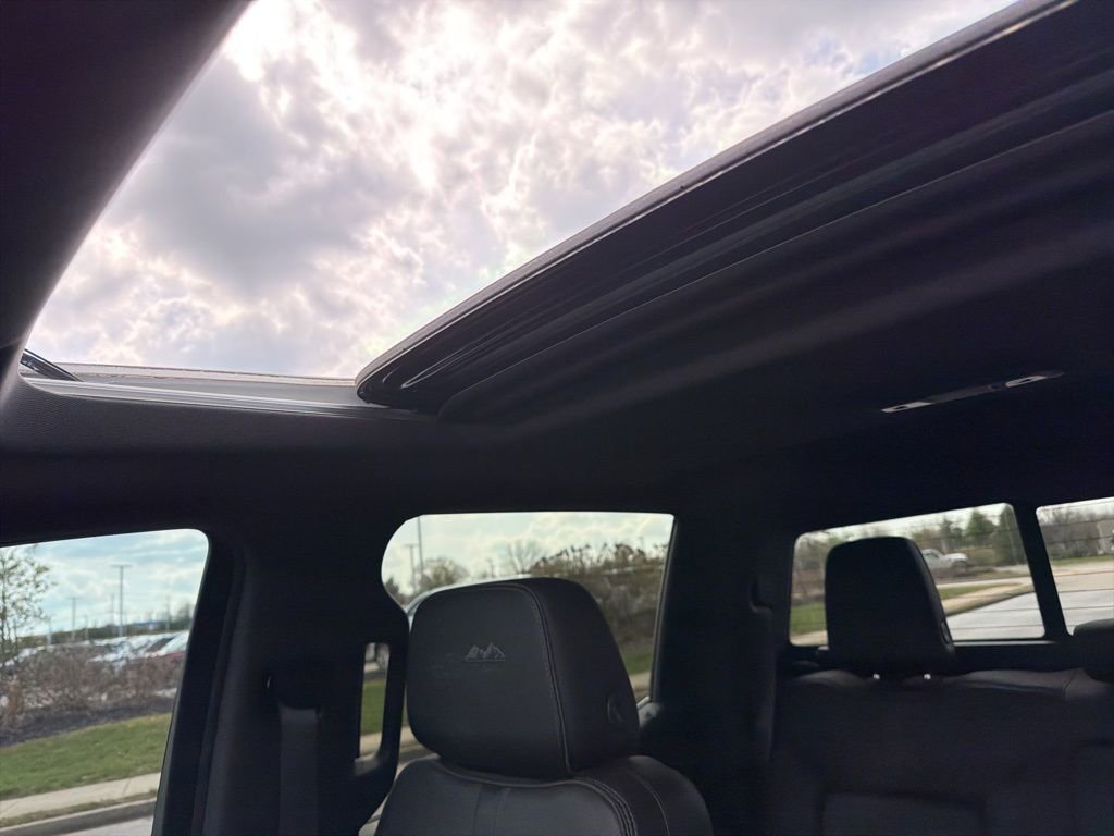 Used 2019 Chevrolet Silverado 1500 High Country w/ Trailer Camera Package image 13