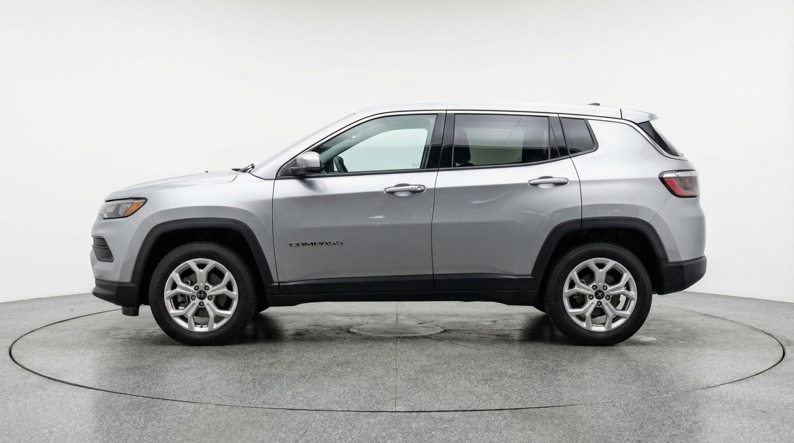 Used 2025 Jeep Compass Latitude AWD/4WD image 5