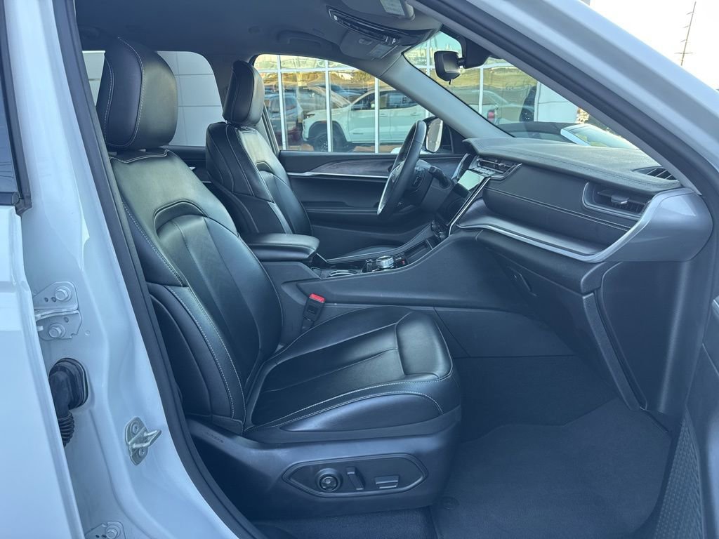 Used 2023 Jeep Grand Cherokee L Limited image 16