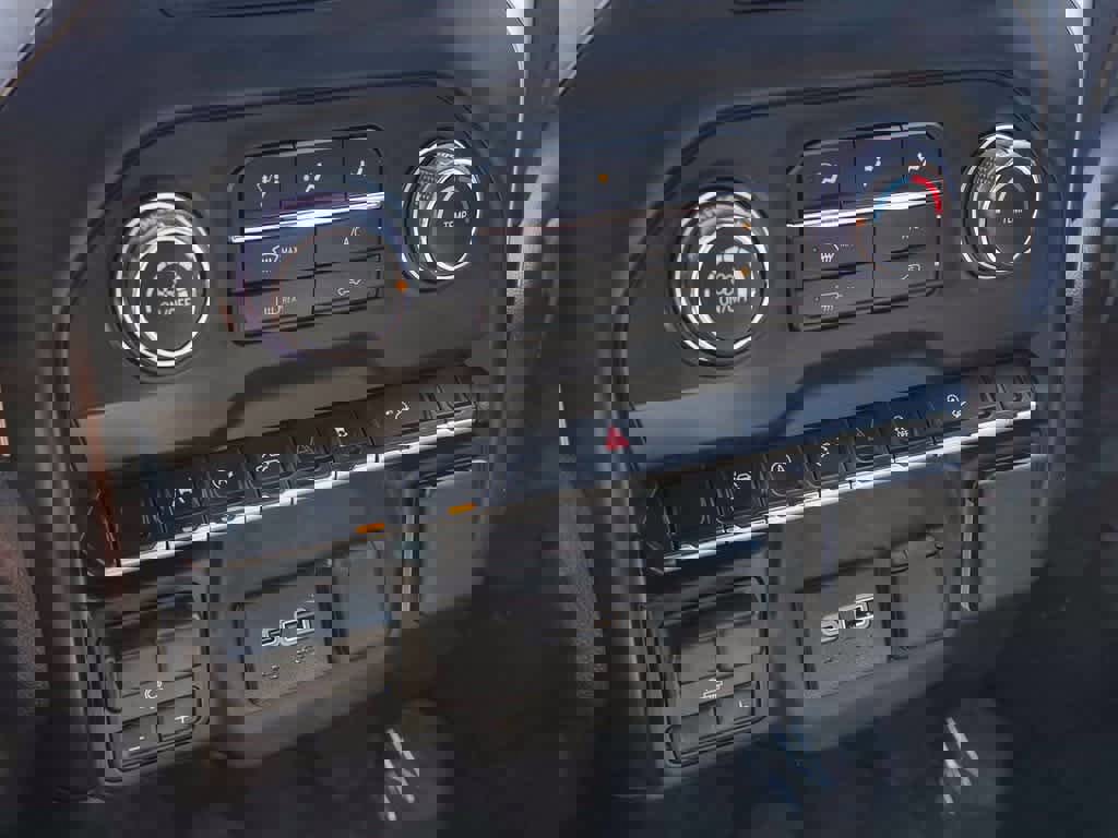 Used 2025 Chevrolet Silverado 1500 Custom Trail Boss w/ Dark Appearance Package image 21