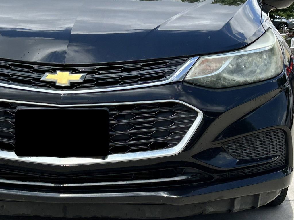 Used 2017 Chevrolet Cruze LT w/ Sun And Sound Package FWD image 10