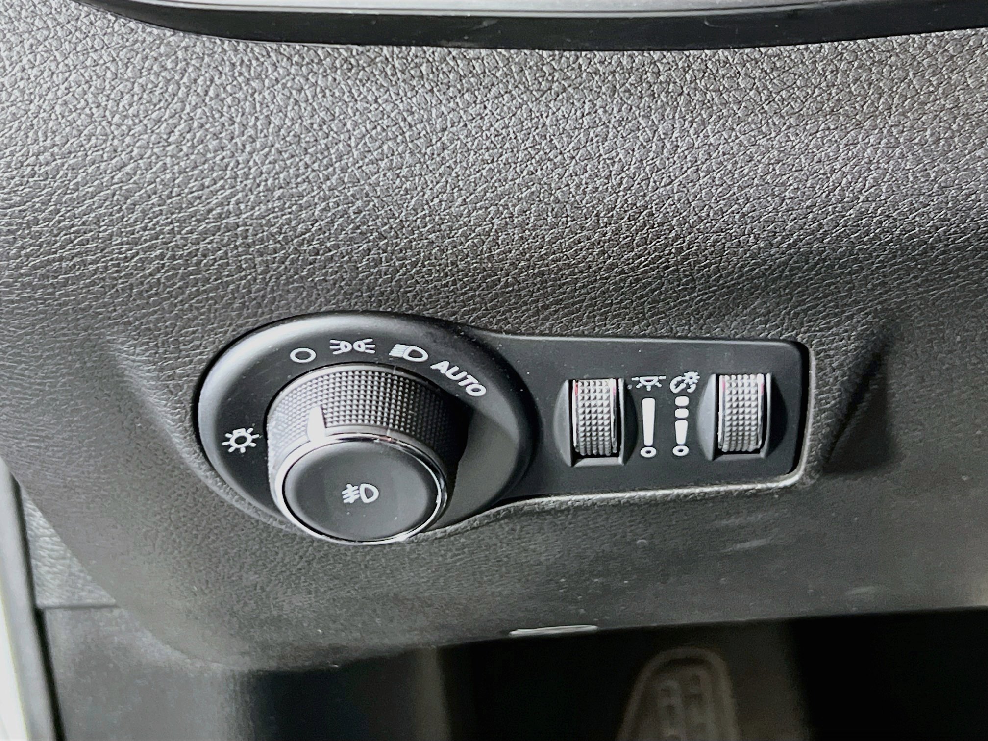 Used 2022 Jeep Compass Latitude w/ Sun and Sound Group AWD/4WD image 10