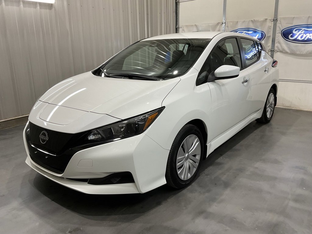 Used 2025 Nissan Leaf S image 3