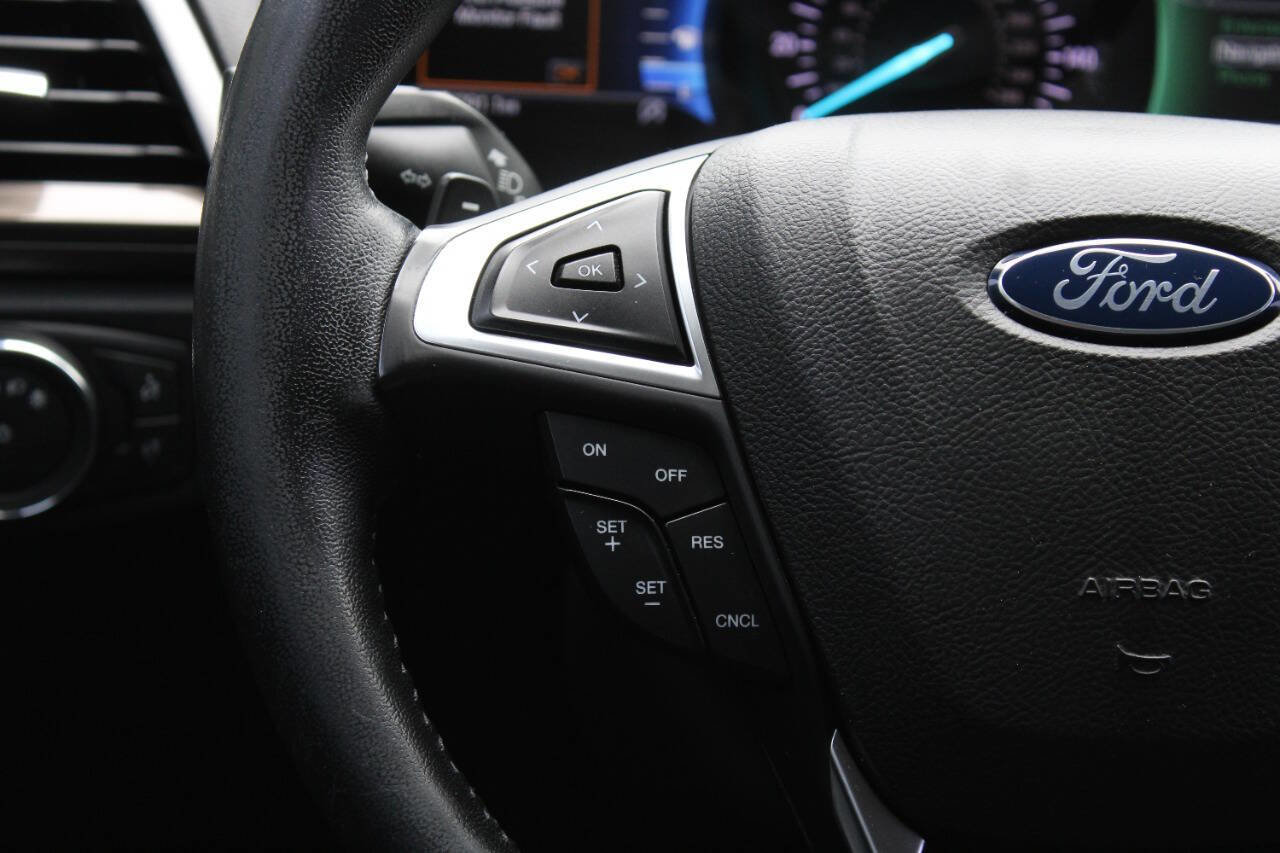 Used 2017 Ford Fusion SE w/ Fusion SE Technology Package FWD image 39
