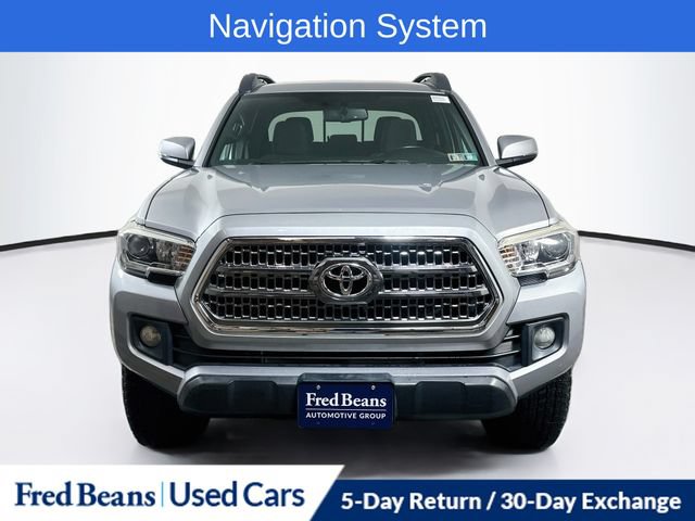 Used 2017 Toyota Tacoma TRD Off-Road w/ Premium & Technology Package AWD/4WD image 2