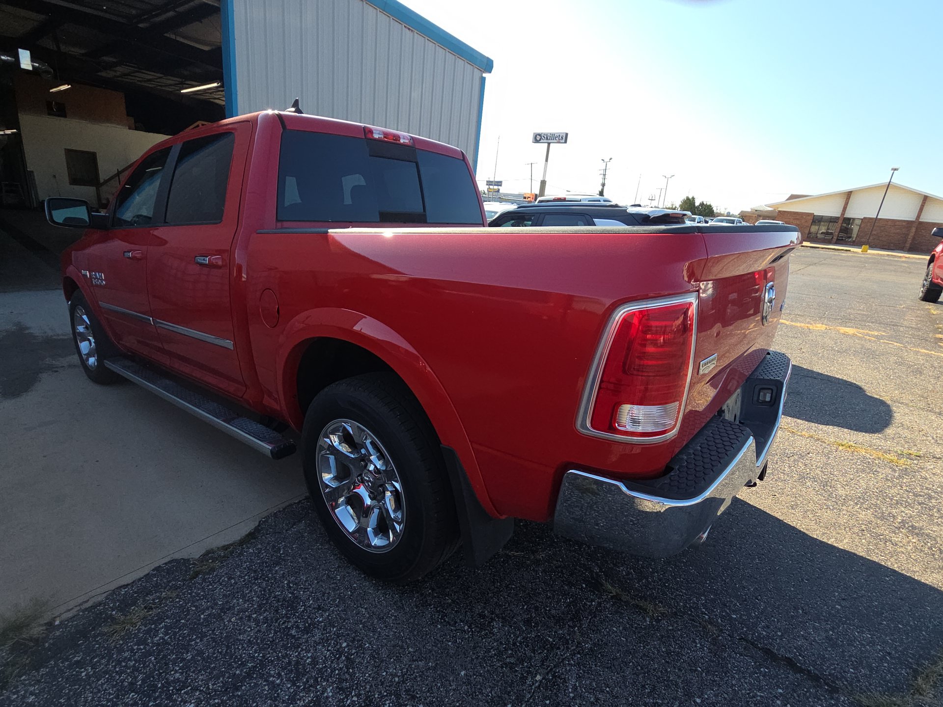 Used 2017 RAM 1500 Laramie w/ Convenience Group AWD/4WD image 4