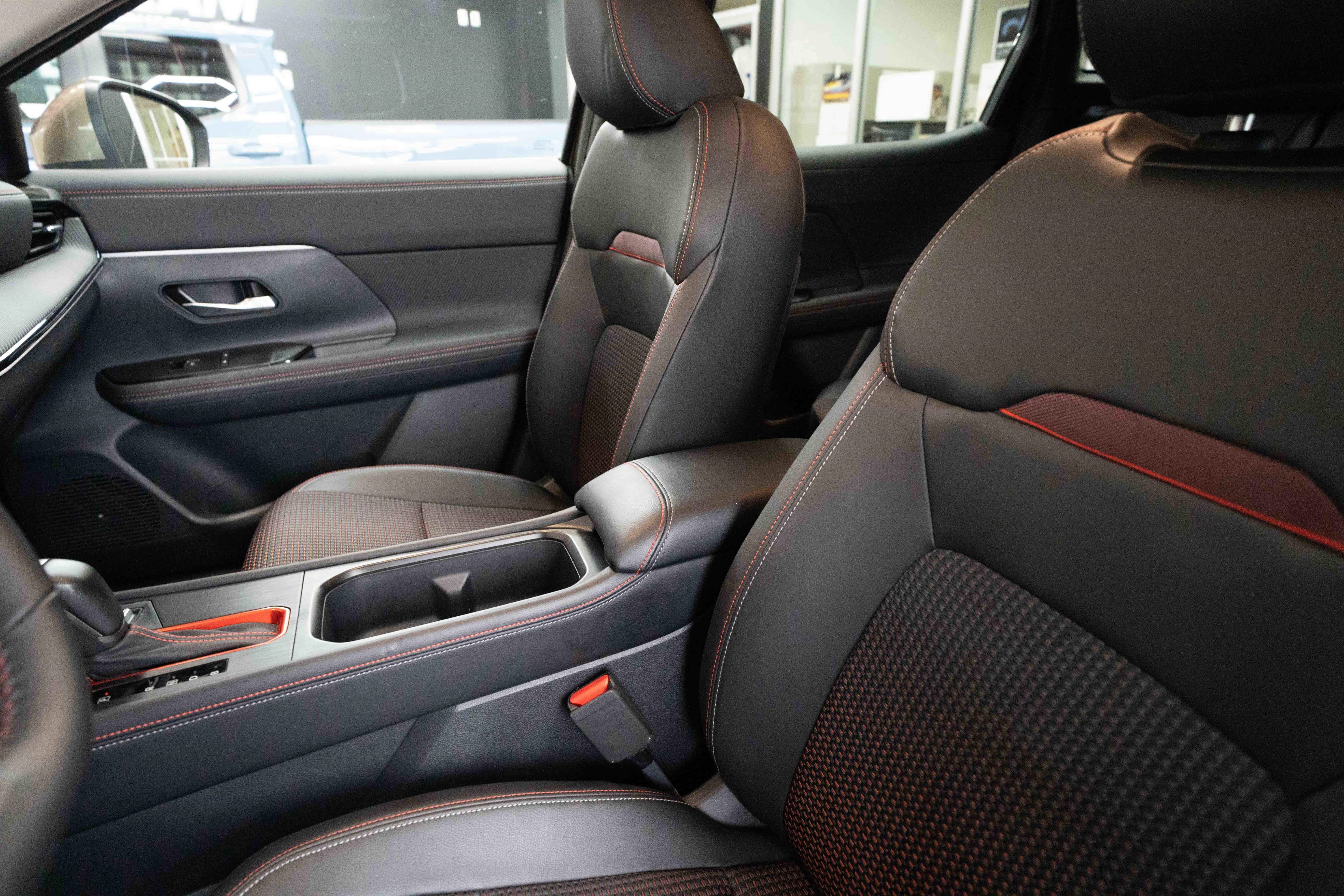 Used 2025 Nissan Kicks SR image 10