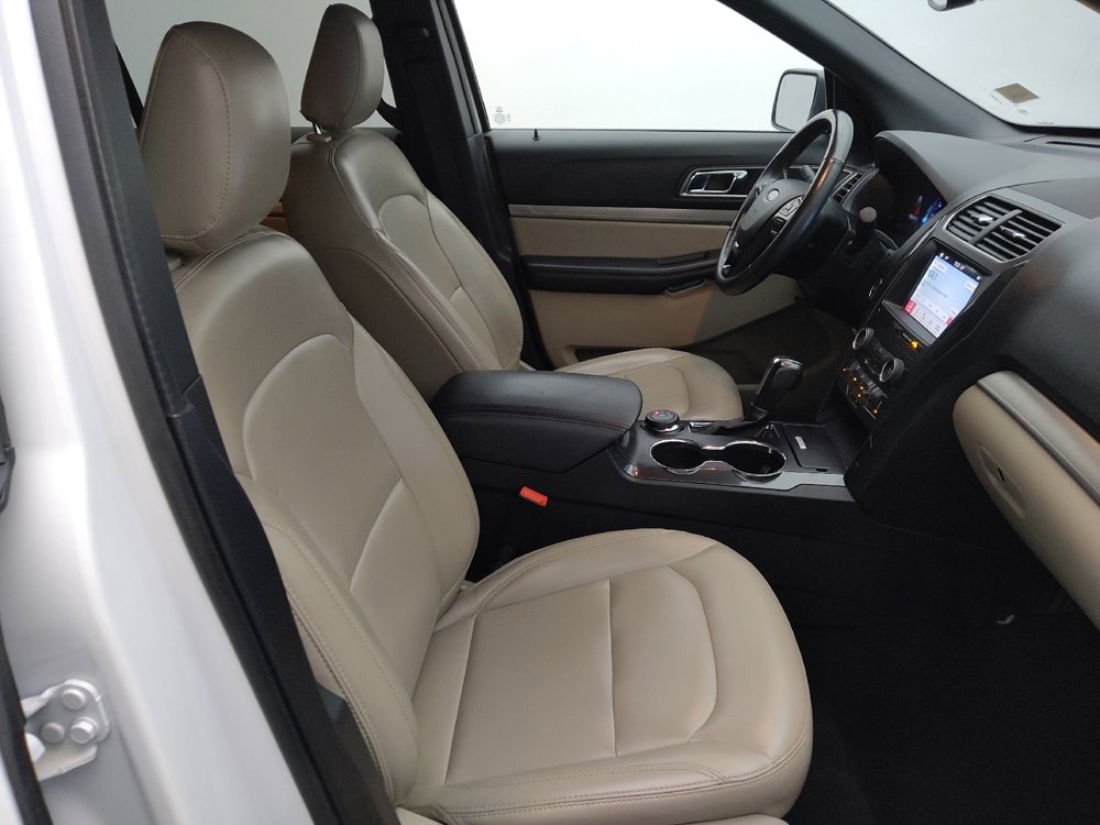 Used 2019 Ford Explorer XLT w/ Equipment Group 202A AWD/4WD image 21