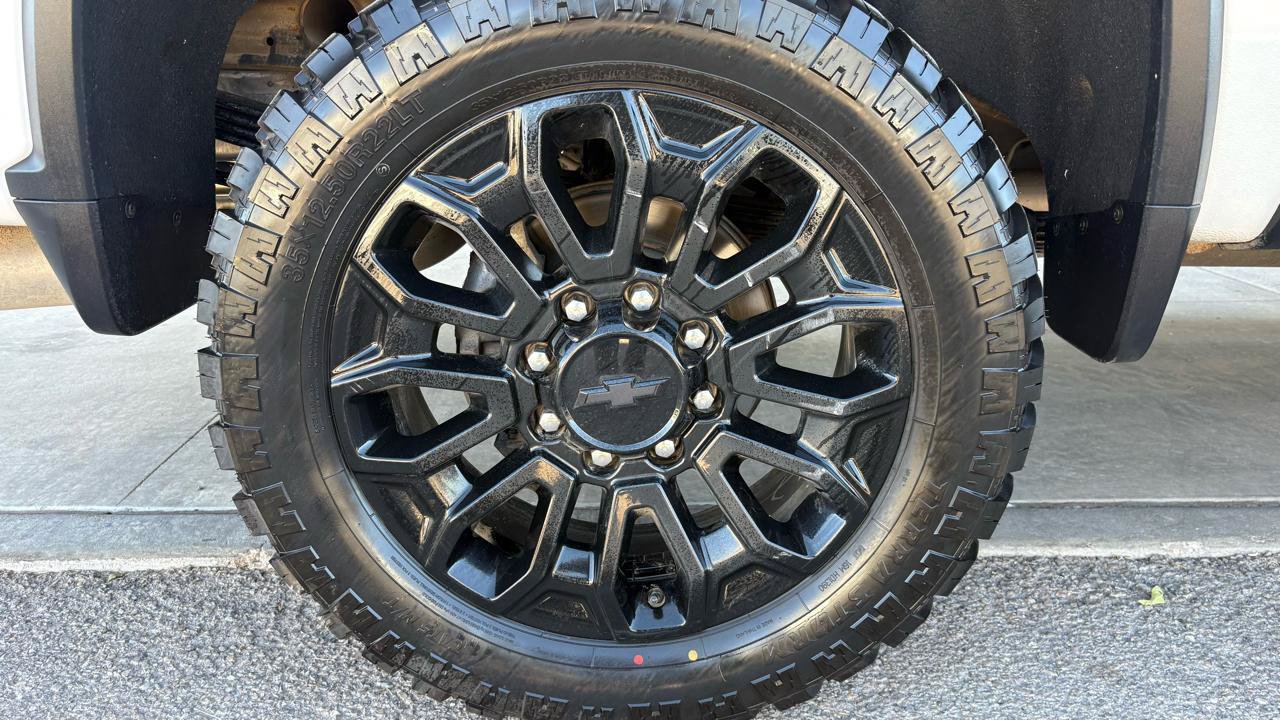 Used 2024 Chevrolet Silverado 2500 High Country w/ LPO, Dark Essentials Package AWD/4WD image 8