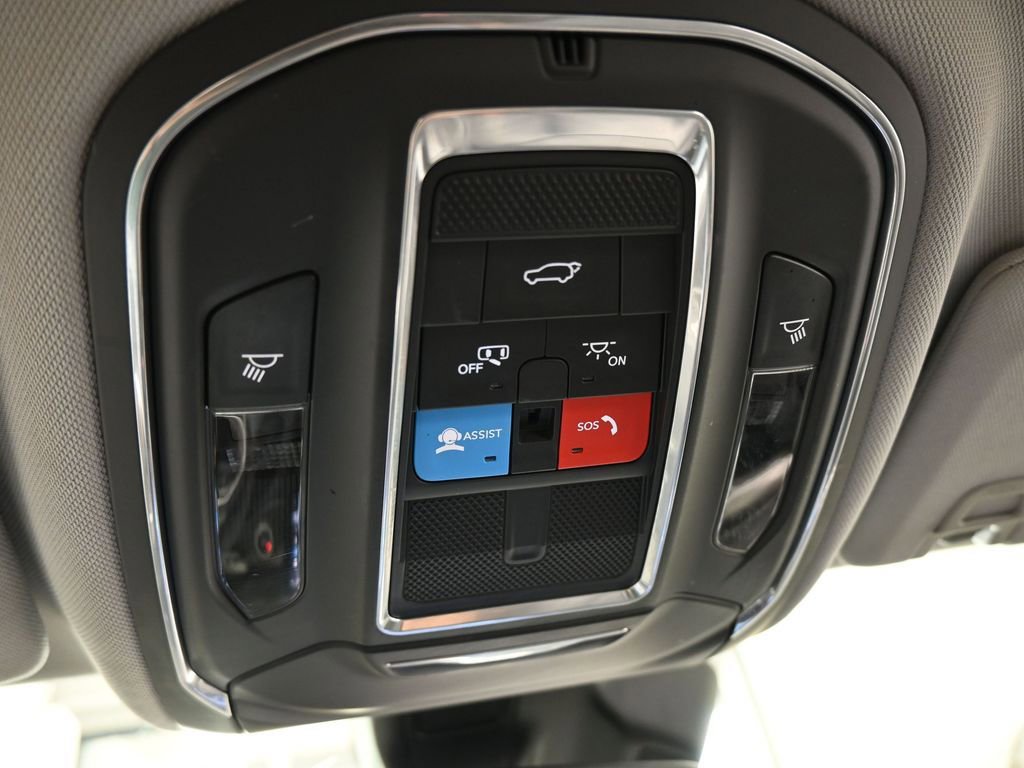 Used 2023 Jeep Grand Cherokee Limited w/ Black Appearance Package image 29