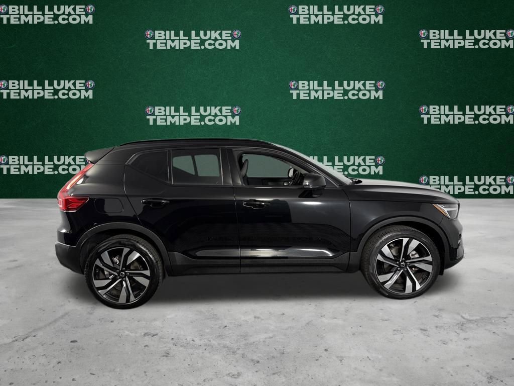 Used 2025 Volvo XC40 B5 Plus image 5