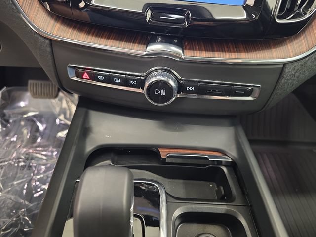 Used 2024 Volvo XC60 B5 Plus w/ Protection Package Premier AWD/4WD image 26