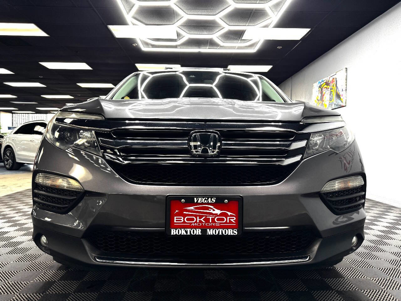 Used 2017 Honda Pilot Touring image 3