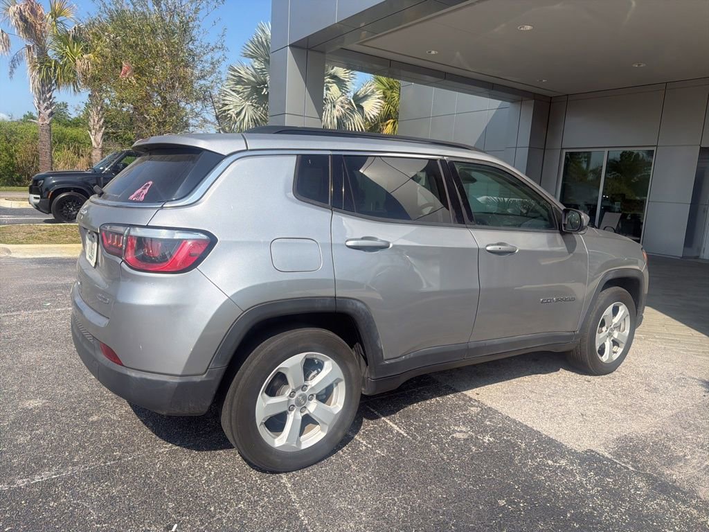 Used 2018 Jeep Compass Latitude image 3