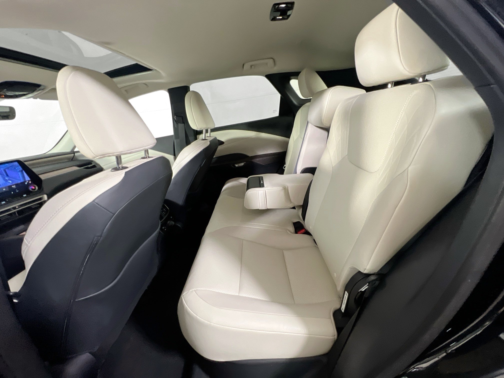 Used 2024 Lexus RX 350 Premium w/ Accessory Package (Z1) AWD/4WD image 24