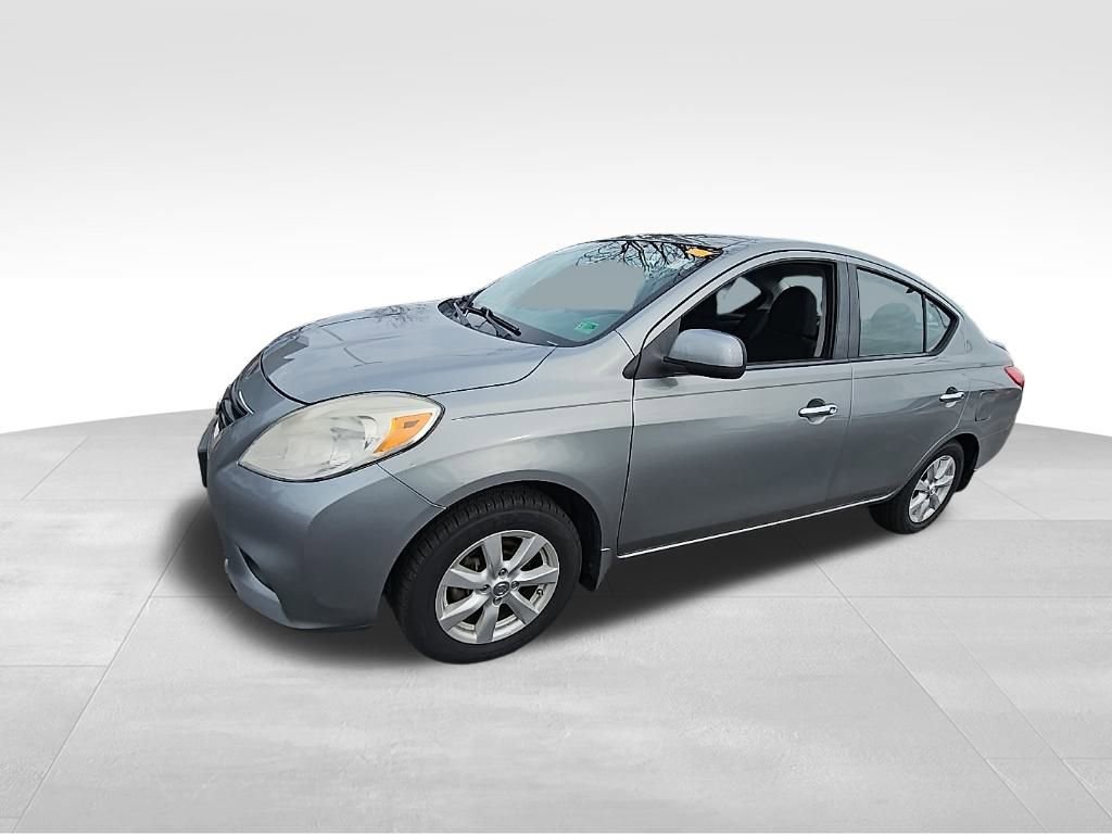 Used 2014 Nissan Versa SV w/ Convenience Package image 5