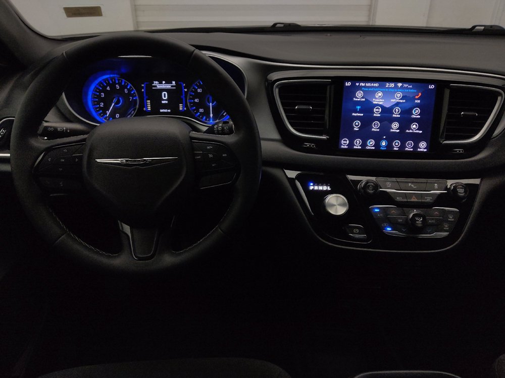 Used 2018 Chrysler Pacifica Touring Plus w/ S Appearance Package FWD image 22