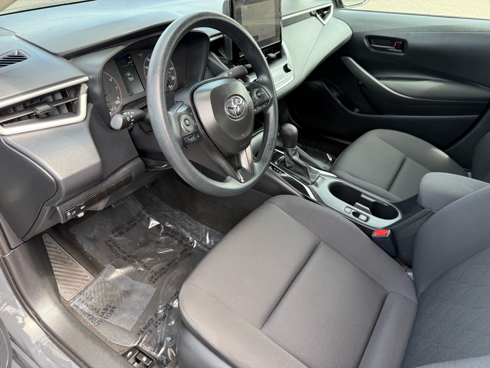 Used 2025 Toyota Corolla LE FWD image 12