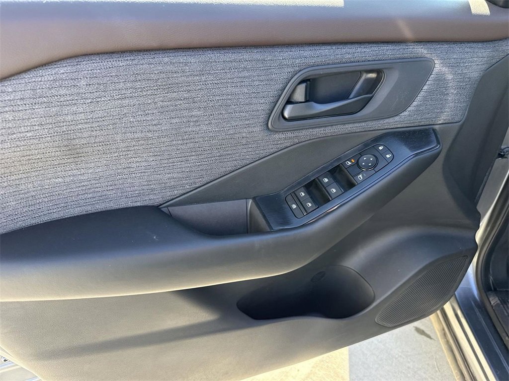 Used 2023 Nissan Rogue S image 20