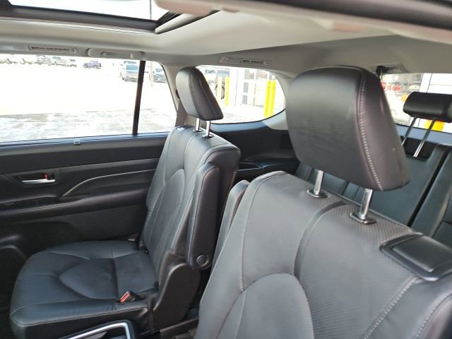 Used 2024 Toyota Grand Highlander Limited image 24