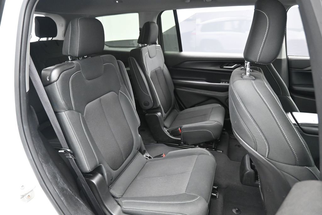 Used 2023 Jeep Grand Cherokee L Laredo RWD image 29