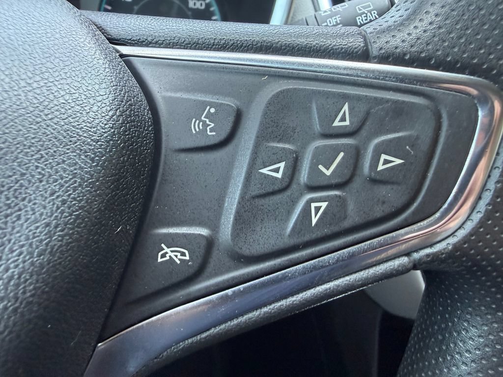 Used 2021 Chevrolet Equinox LS w/ LPO, Blackout Package FWD image 20