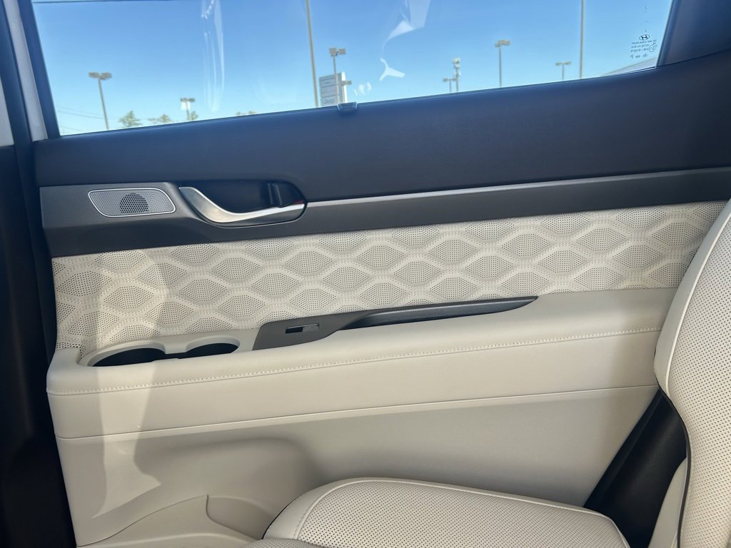 Used 2021 Hyundai Palisade Calligraphy image 30