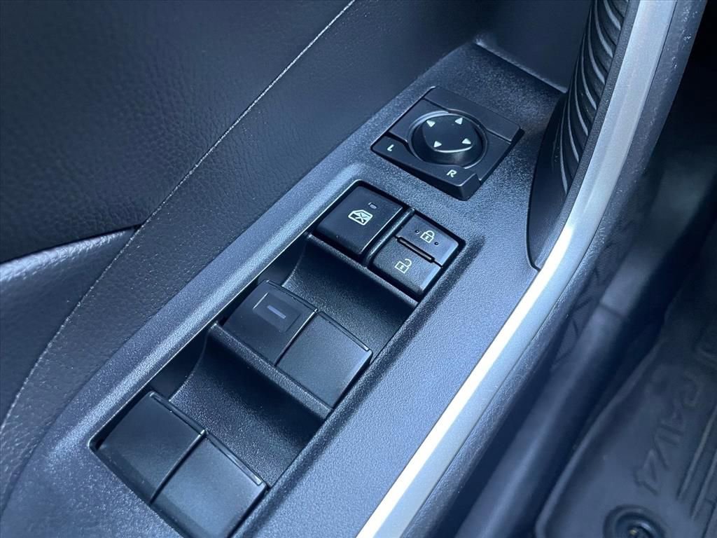 Used 2022 Toyota RAV4 LE image 15