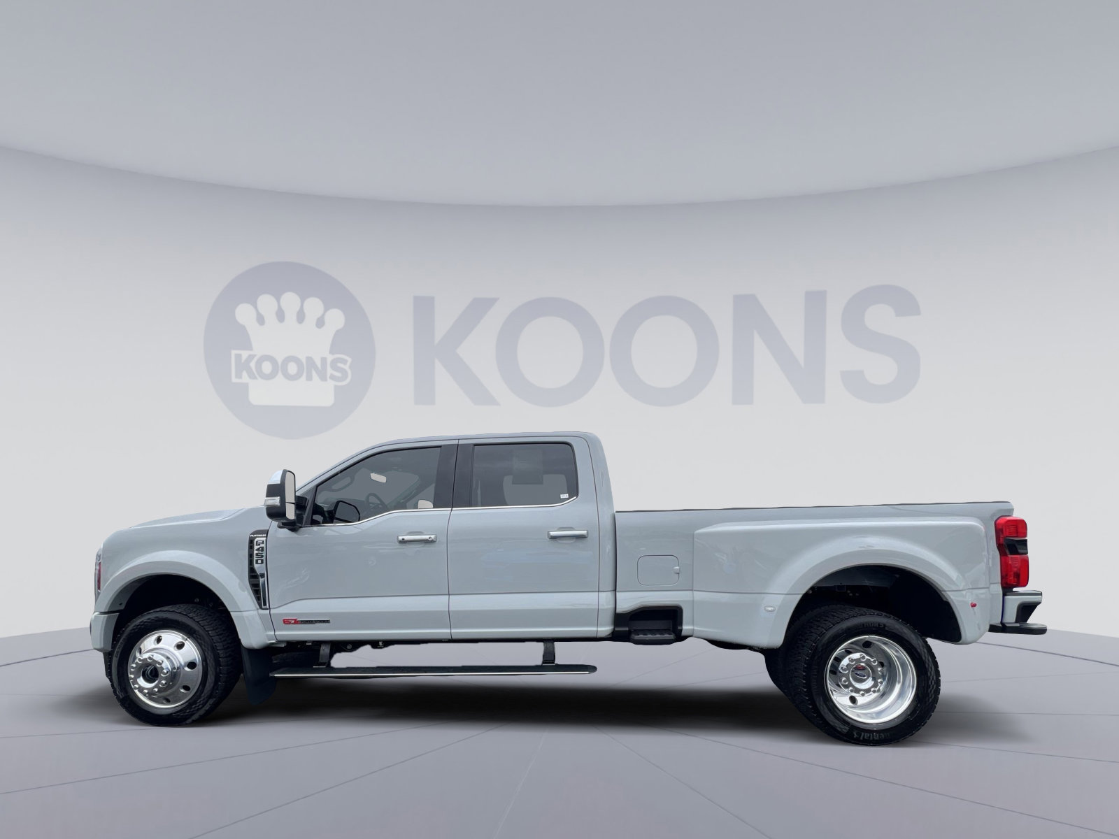 Certified 2026 Ford F450 Platinum w/ Platinum Plus Package image 2