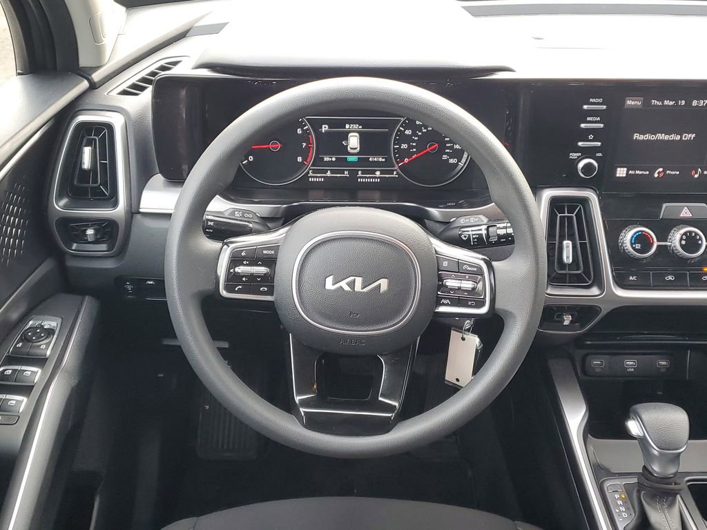 Certified 2023 Kia Sorento LX image 24
