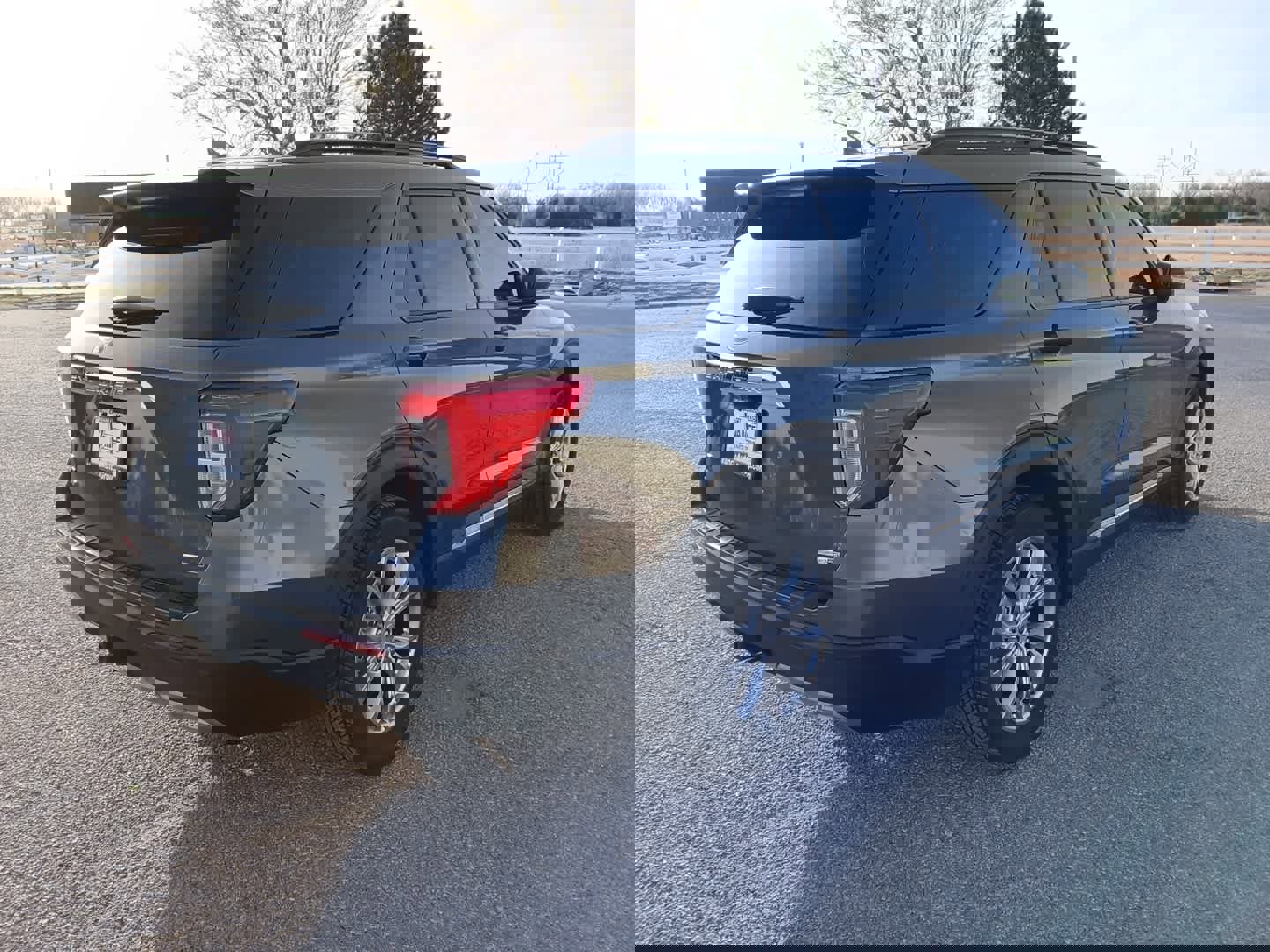 Used 2020 Ford Explorer XLT w/ Equipment Group 202A image 9