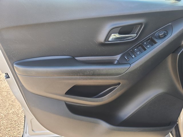 Used 2022 Chevrolet Trax LS w/ Tint and Cruise Package image 11