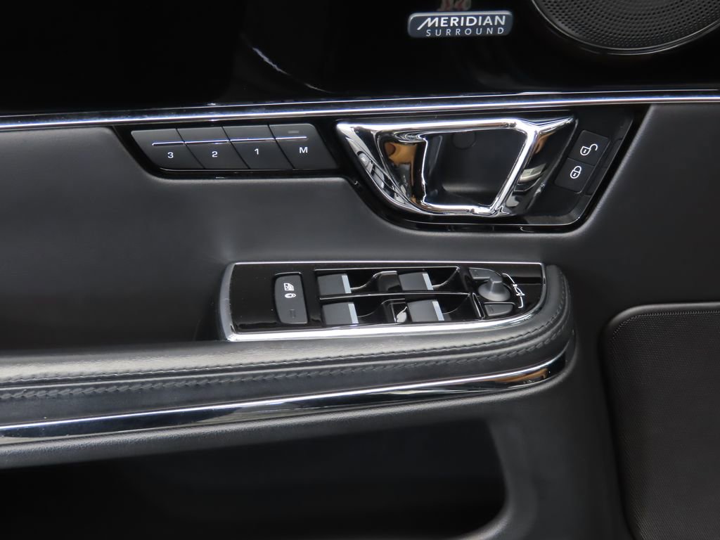 Used 2019 Jaguar XJ R-Sport image 24