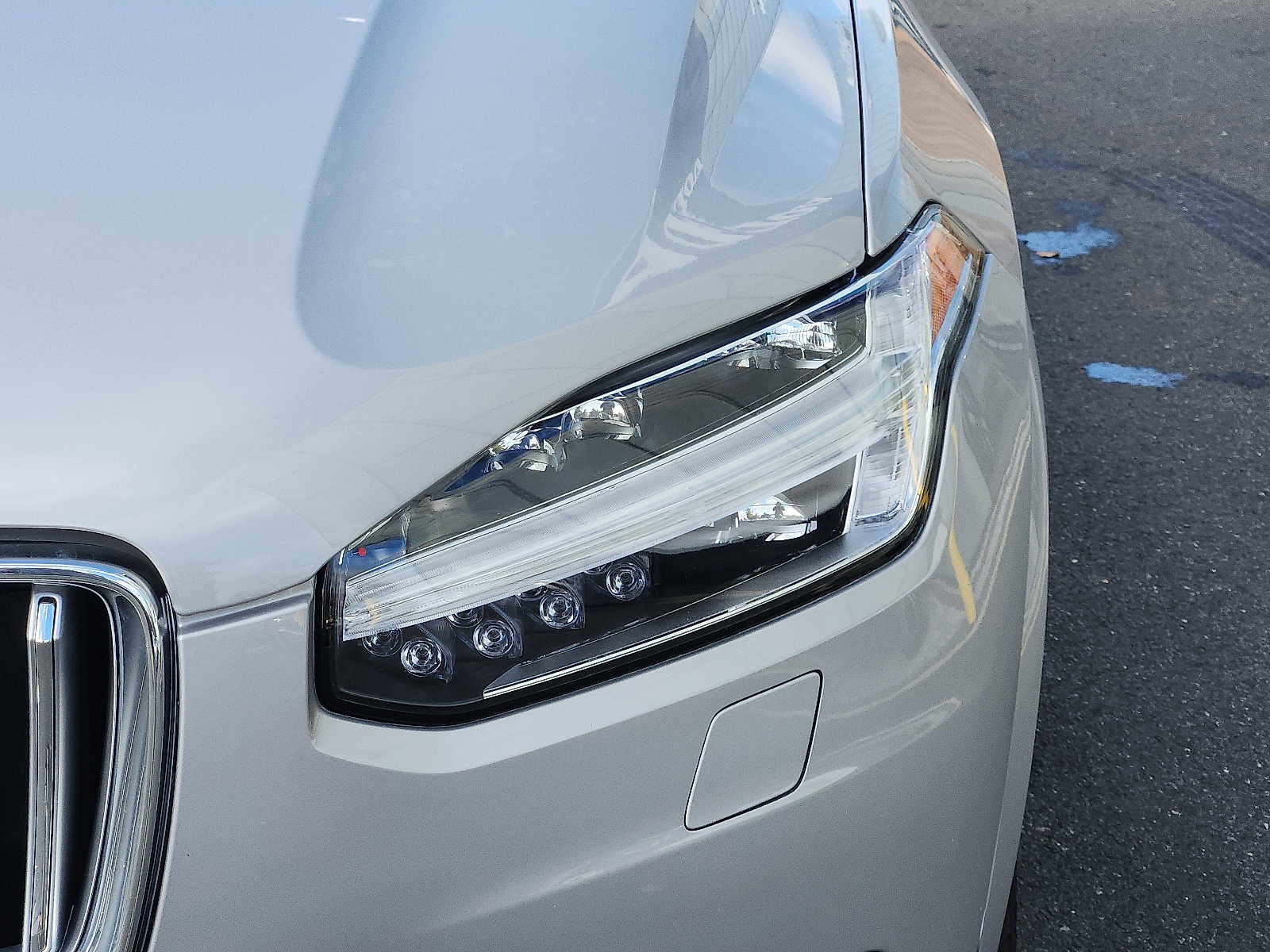 Certified 2024 Volvo XC90 T8 Plus image 9