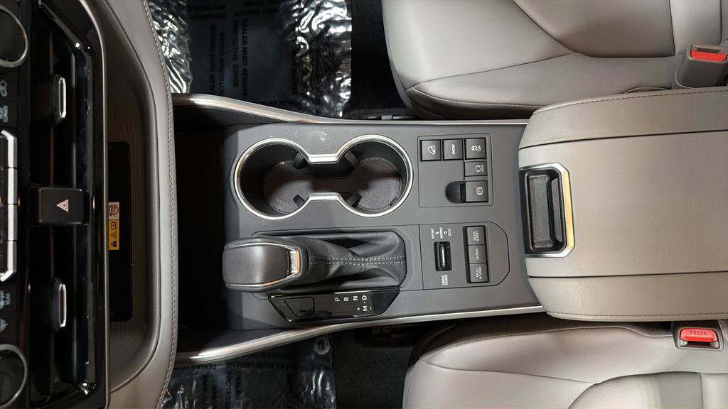 Used 2025 Toyota Highlander XLE AWD/4WD image 20