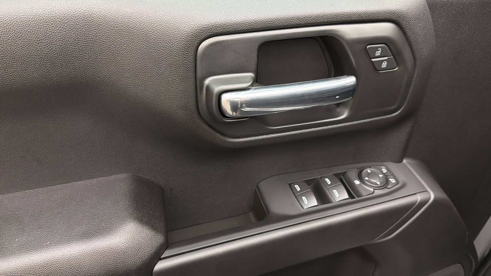 Used 2026 Chevrolet Silverado 1500 Custom Trail Boss w/ LPO, Dark Essentials Package AWD/4WD image 31