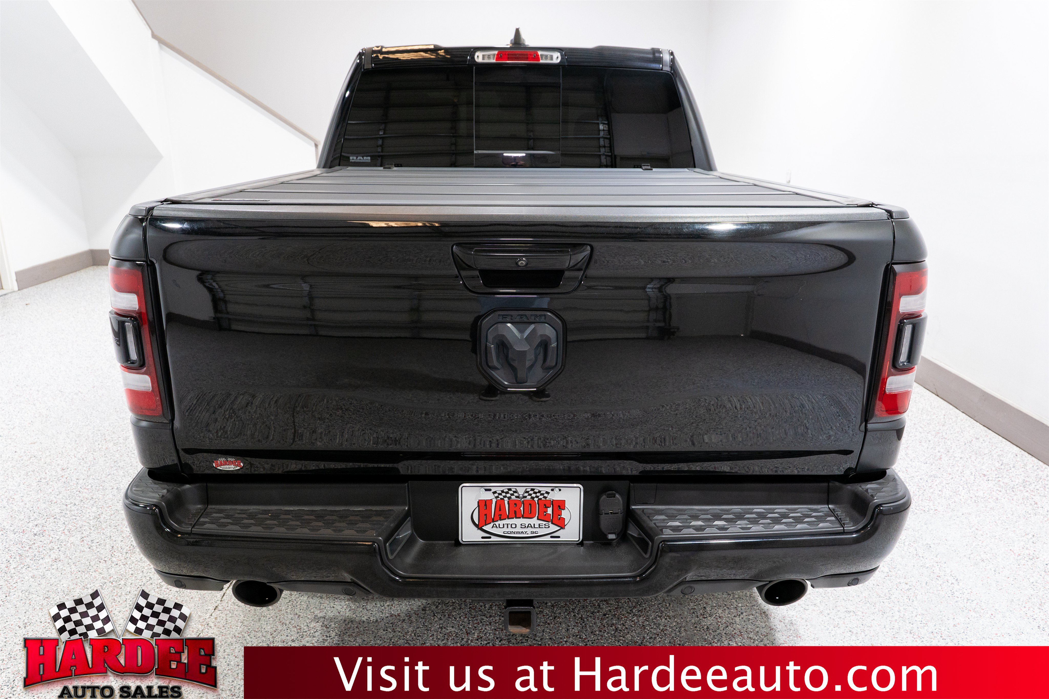 Used 2020 RAM 1500 Limited w/ Black Appearance Package AWD/4WD image 4