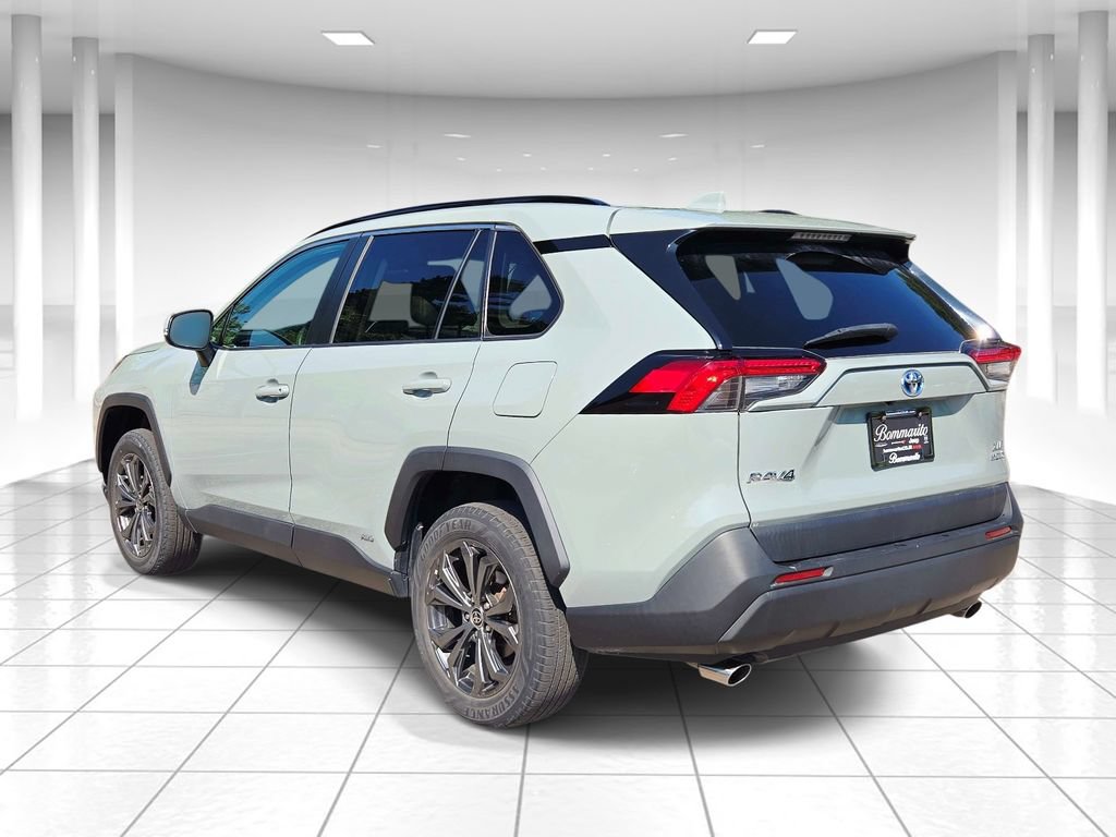 Used 2022 Toyota RAV4 XLE Premium AWD/4WD image 5