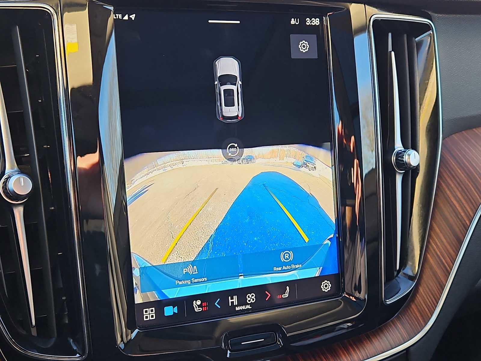 Used 2024 Volvo XC60 B5 Plus image 15