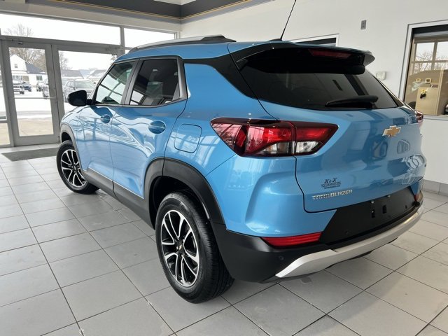 Used 2025 Chevrolet TrailBlazer LT w/ Convenience Package image 4